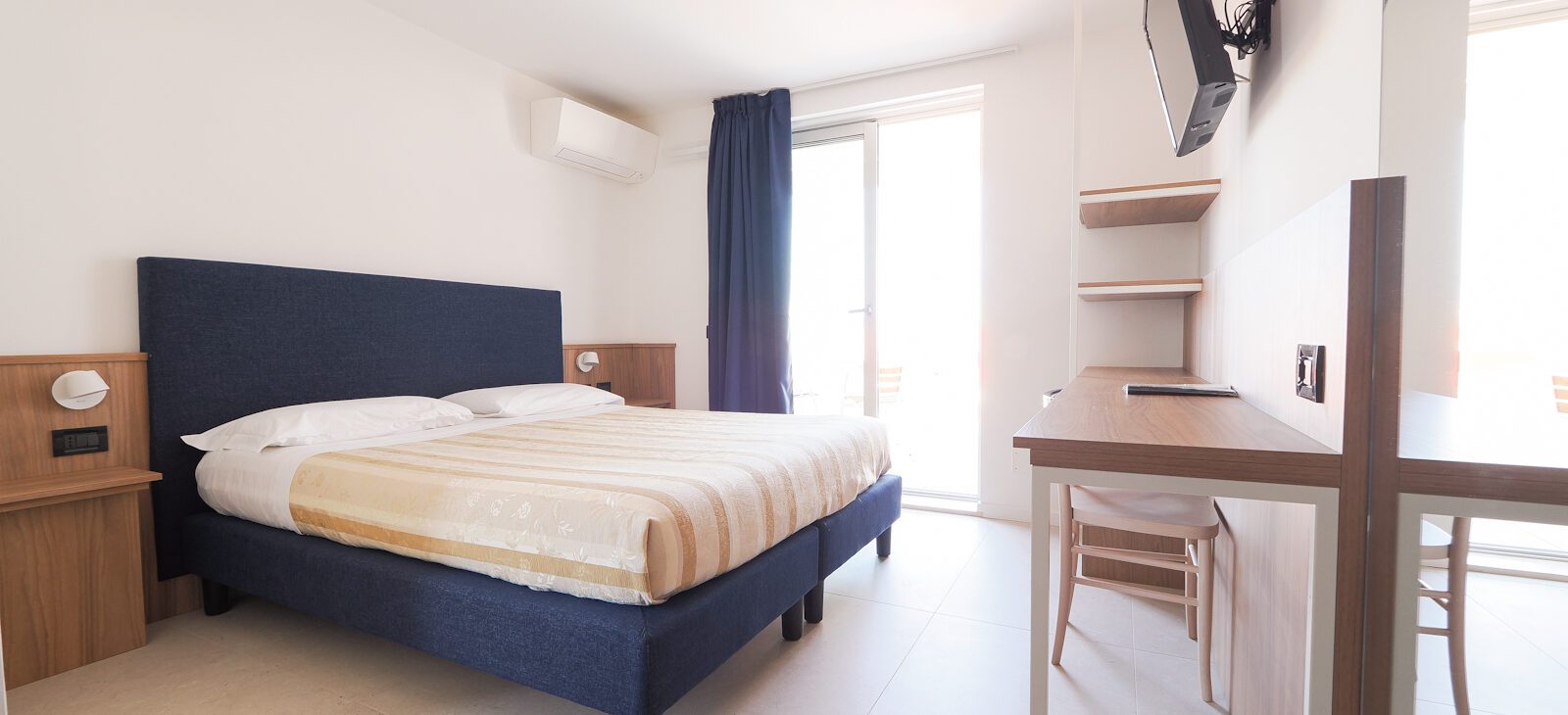 Relax con terrazzo e lettini